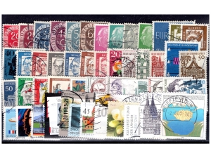 Pakiet RFN 50 znaczków kasowanych na czarnej karcie transportowej [154]