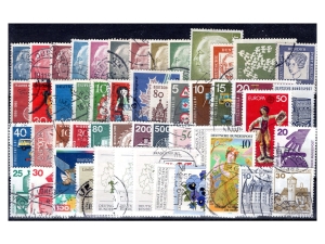 Pakiet RFN 50 znaczków kasowanych na czarnej karcie transportowej [163]