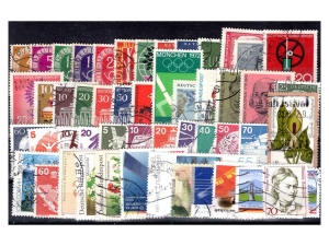 Pakiet RFN 50 znaczków kasowanych na czarnej karcie transportowej  [172]