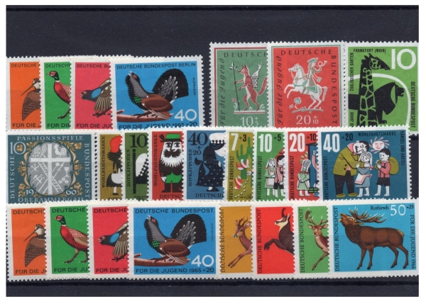 Pakiet Berlin i RFN 24 znaczków czyste na czarnej karcie transportowej  [154]