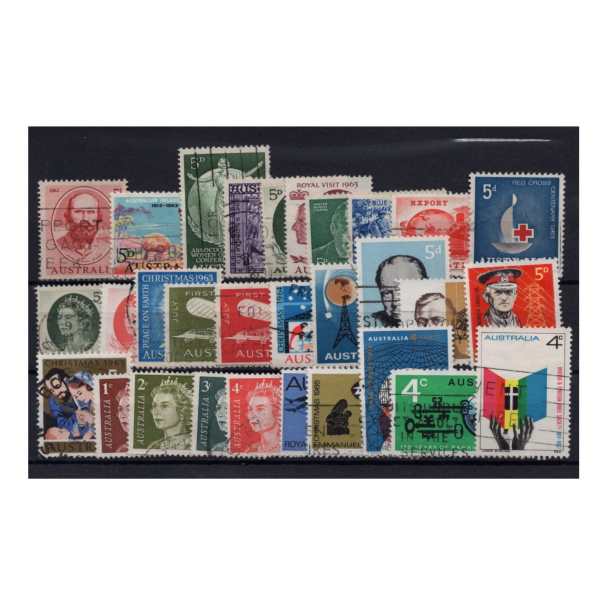Pakiet Australia 30 znaczków kasowane na czarnej karcie transportowej [083]