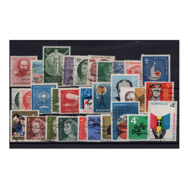 Pakiet Australia 30 znaczków kasowane na czarnej karcie transportowej [082]