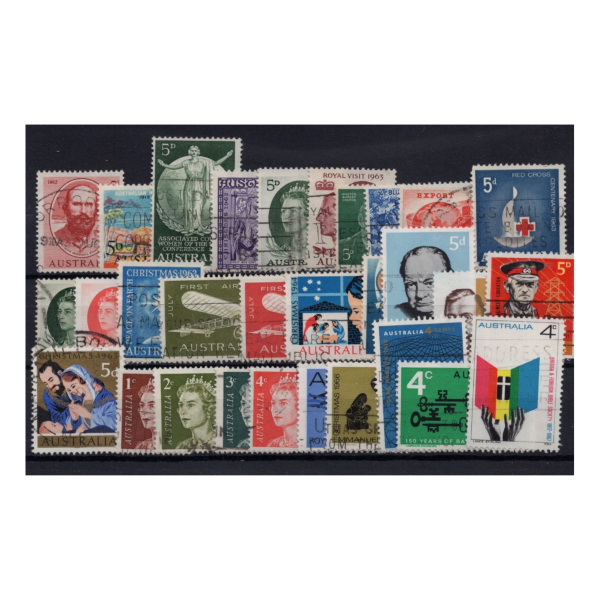 Pakiet Australia 30 znaczków kasowane na czarnej karcie transportowej [081]