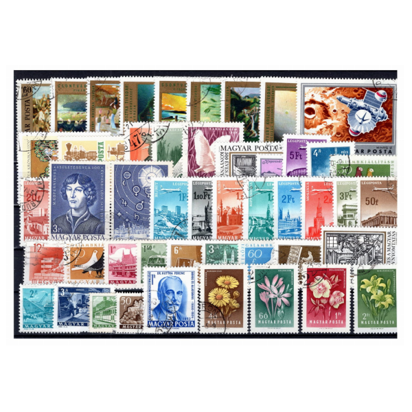 Pakiet Węgry 48 znaczków kasowane na czarnej karcie transportowej  [47] 