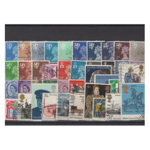 Pakiet Wielka Brytania 40 znaczków kasowanych na czarnej karcie transportowej  [134]