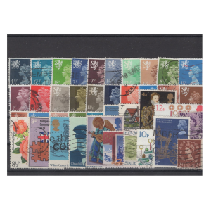 Pakiet Wielka Brytania 40 znaczków kasowanych na czarnej karcie transportowej  [130]