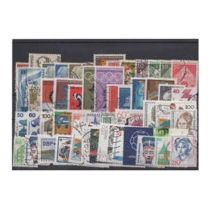 Pakiet RFN 50 znaczków kasowane na czarnej karcie transportowej [231]