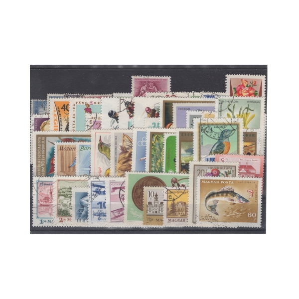 Pakiet Węgry 50 znaczków kasowane na czarnej karcie transportowej [119]