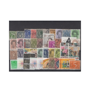 Pakiet Holandia 40 znaczków kasowanych na czarnej karcie [119]