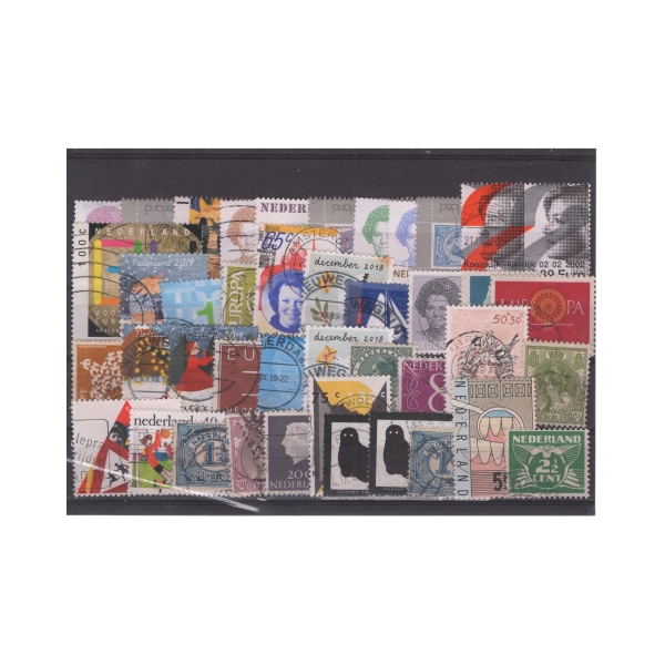 Pakiet Holandia 40 znaczków kasowanych na czarnej karcie [117]