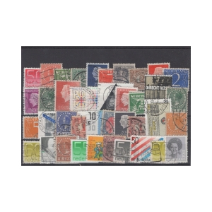 Pakiet Holandia 40 znaczków kasowanych na czarnej karcie [116]