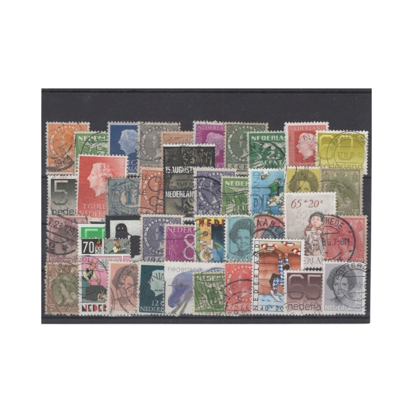 Pakiet Holandia 40 znaczków kasowanych na czarnej karcie [115]