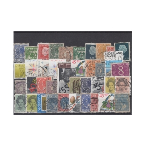 Pakiet Holandia 40 znaczków kasowanych na czarnej karcie [114]