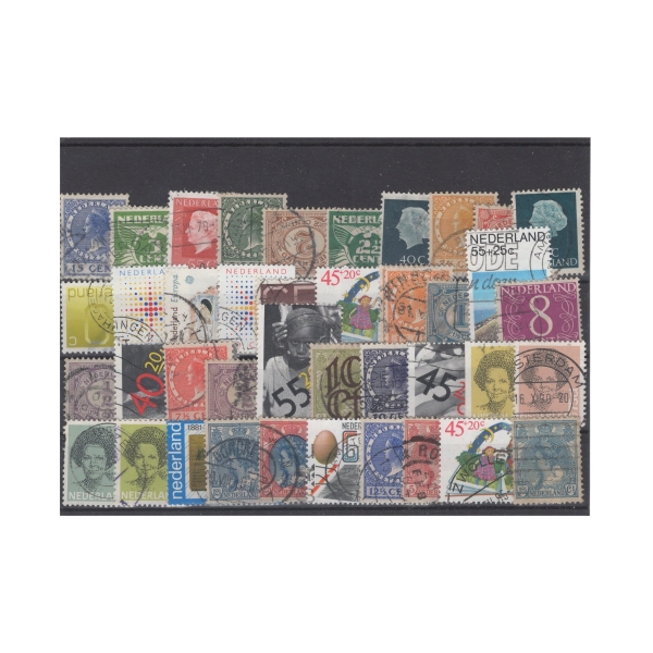 Pakiet Holandia 40 znaczków kasowanych na czarnej karcie [114]