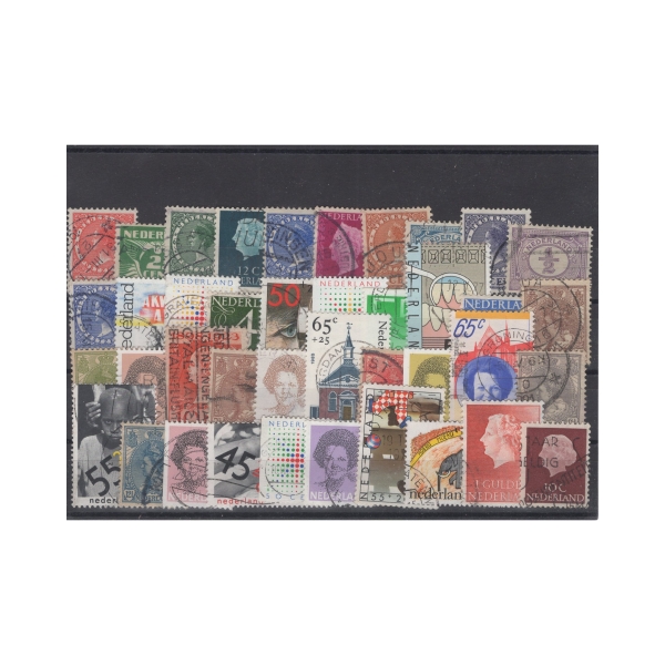 Pakiet Holandia 40 znaczków kasowanych na czarnej karcie [111]