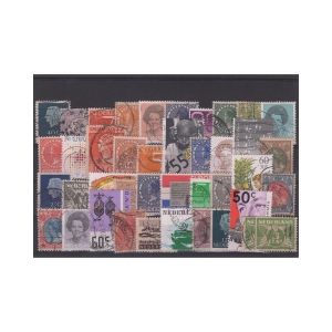 Pakiet Holandia 40 znaczków kasowanych na czarnej karcie [109]