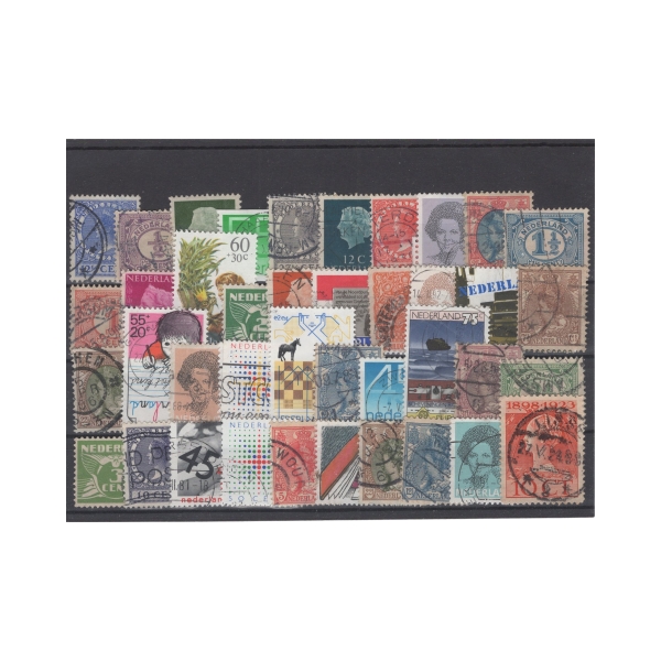Pakiet Holandia 40 znaczków kasowanych na czarnej karcie [108]