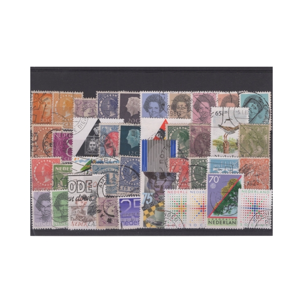 Pakiet Holandia 40 znaczków kasowanych na czarnej karcie [107]