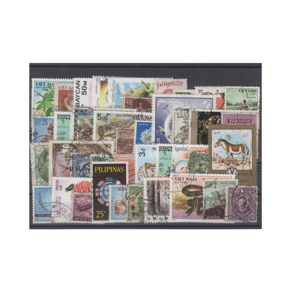 Pakiet Azja 40 znaczków kasowane na czarnej karcie [075]