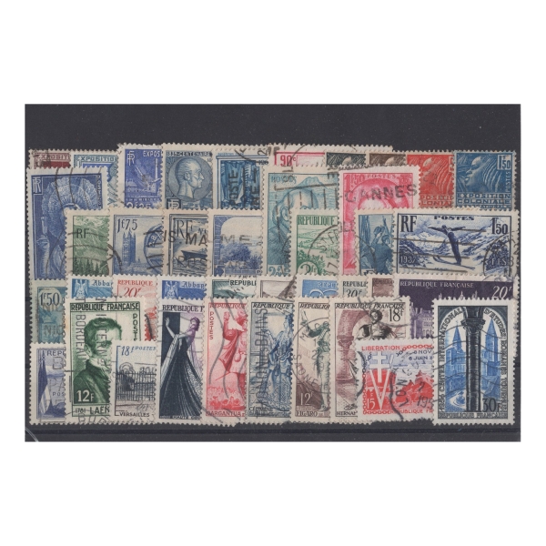 Pakiet Francja 40 znaczków kasowane na czarnej karcie [157]