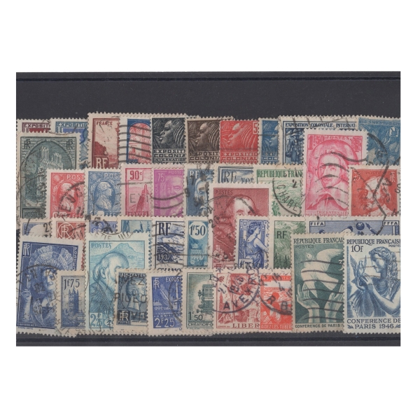 Pakiet Francja 40 znaczków kasowane na czarnej karcie [158]