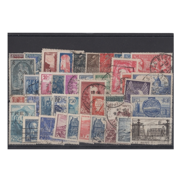 Pakiet Francja 40 znaczków kasowane na czarnej karcie [164]