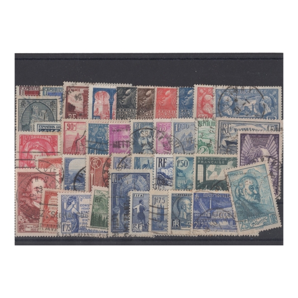 Pakiet Francja 40 znaczków kasowane na czarnej karcie [165]