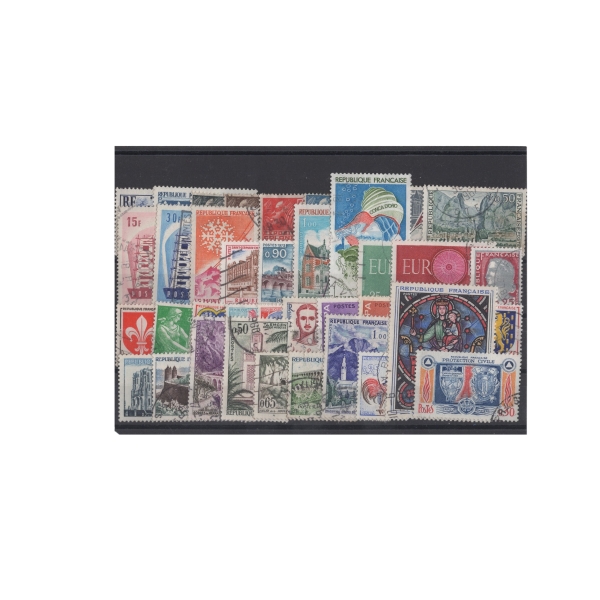 Pakiet Francja 40 znaczków kasowane na czarnej karcie [167]