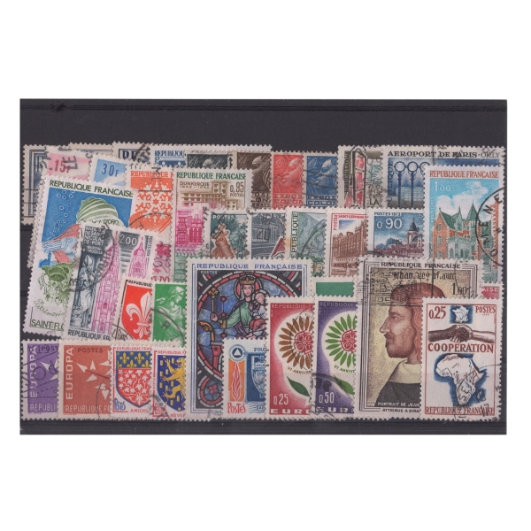 Pakiet Francja 40 znaczków kasowane na czarnej karcie [168]