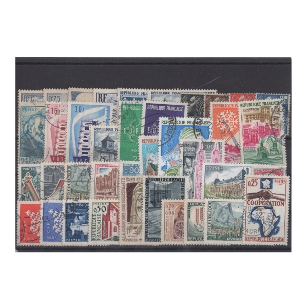 Pakiet Francja 40 znaczków kasowane na czarnej karcie [169]