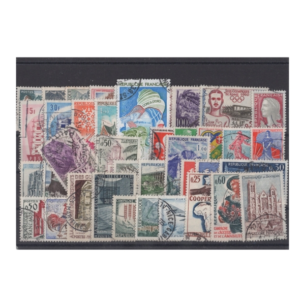 Pakiet Francja 40 znaczków kasowane na czarnej karcie [170]