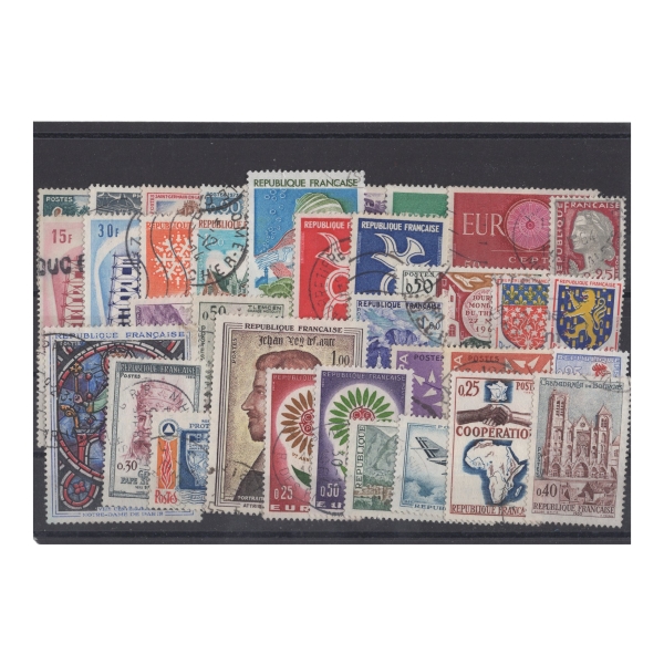 Pakiet Francja 40 znaczków kasowane na czarnej karcie [171]