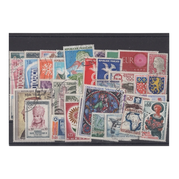 Pakiet Francja 40 znaczków kasowane na czarnej karcie [172]