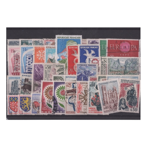 Pakiet Francja 40 znaczków kasowane na czarnej karcie [174]