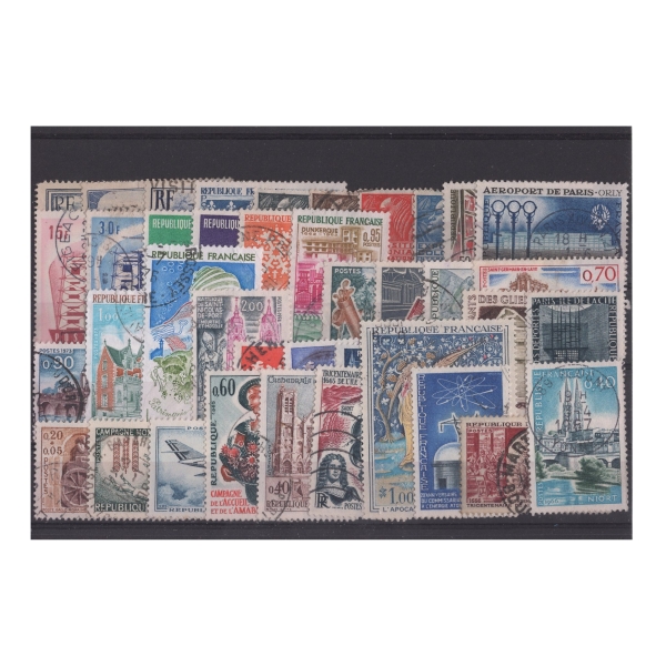 Pakiet Francja 40 znaczków kasowane na czarnej karcie [175]