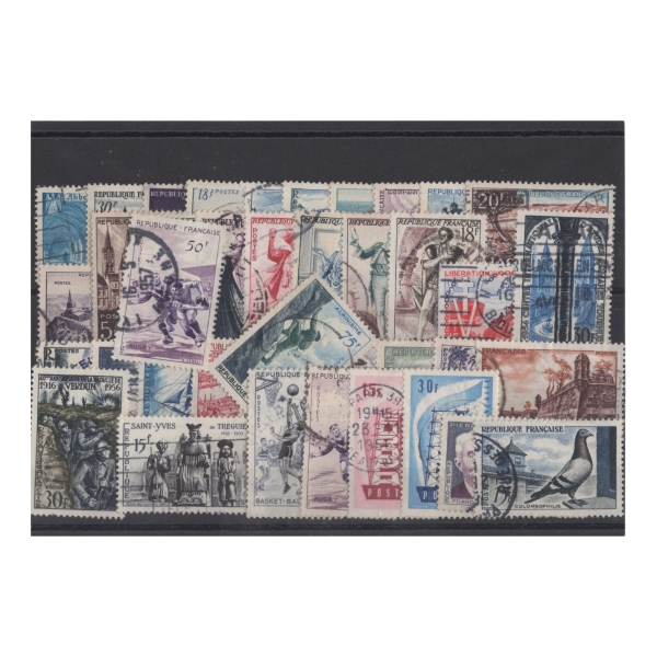 Pakiet Francja 40 znaczków kasowane na czarnej karcie [179]