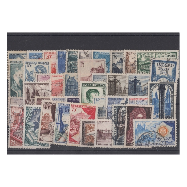 Pakiet Francja 40 znaczków kasowane na czarnej karcie [180]