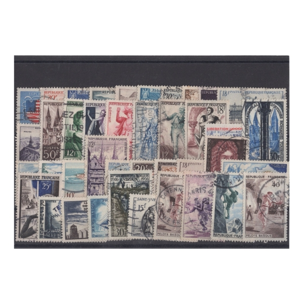 Pakiet Francja 40 znaczków kasowane na czarnej karcie [182]