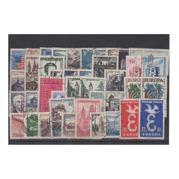 Pakiet Francja 40 znaczków kasowane na czarnej karcie [187]