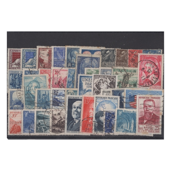 Pakiet Francja 40 znaczków kasowane na czarnej karcie [196]