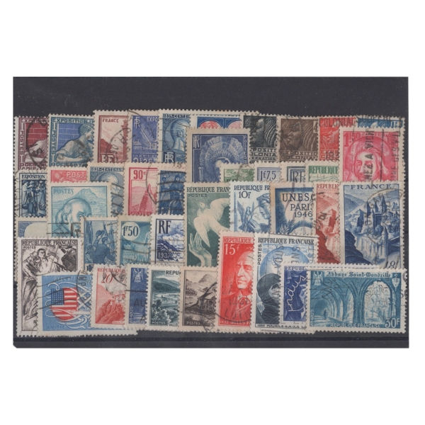 Pakiet Francja 40 znaczków kasowane na czarnej karcie [197]