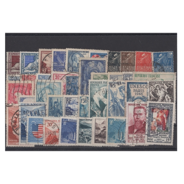 Pakiet Francja 40 znaczków kasowane na czarnej karcie [198]