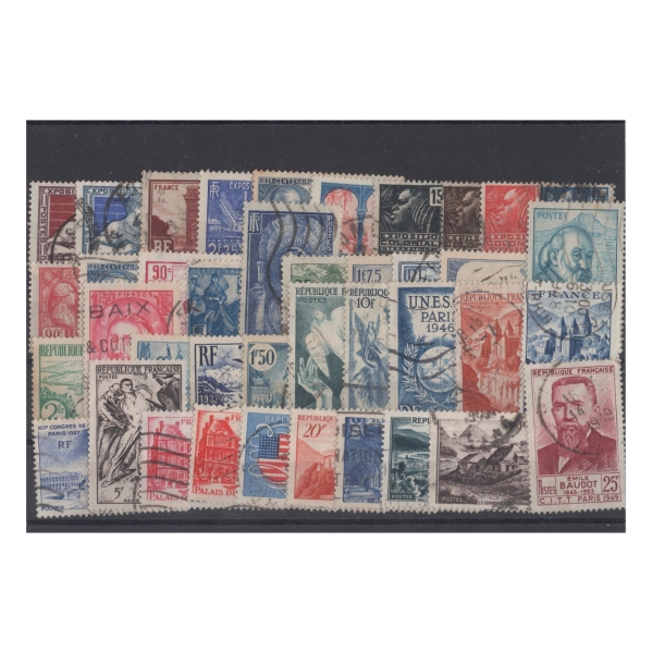 Pakiet Francja 40 znaczków kasowane na czarnej karcie [199]