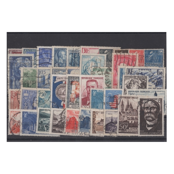 Pakiet Francja 40 znaczków kasowane na czarnej karcie [200]
