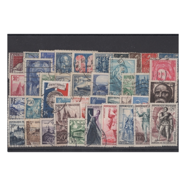Pakiet Francja 40 znaczków kasowane na czarnej karcie [201]