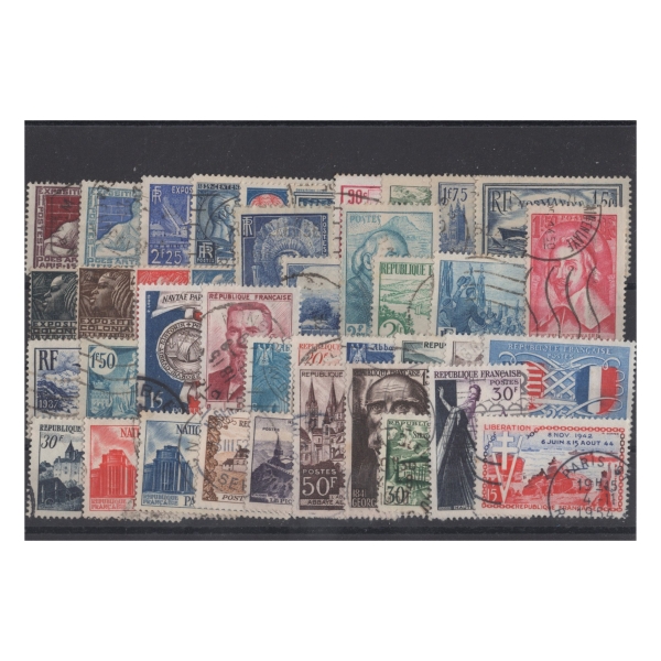 Pakiet Francja 40 znaczków kasowane na czarnej karcie [202]