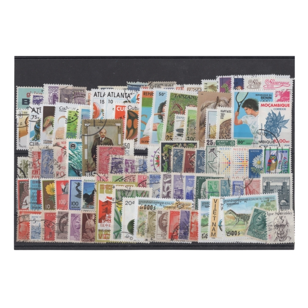 Pakiet Świat 98 znaczków kasowane na czarnej karcie [32]