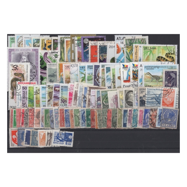 Pakiet Świat 100 znaczków kasowane na czarnej karcie [46]