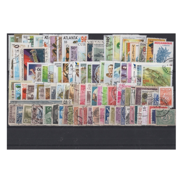 Pakiet Świat 100 znaczków kasowane na czarnej karcie [52]