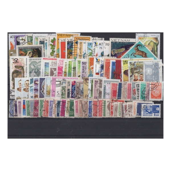 Pakiet Świat 100 znaczków kasowane na czarnej karcie [54]